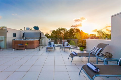 Noosa Tropicana - Hotels Melbourne 19