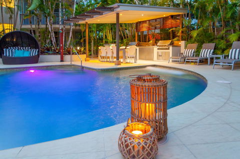 Noosa Tropicana - Hotels Melbourne 1