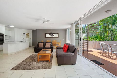 Noosa Tropicana - Hotels Melbourne 21