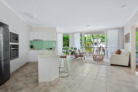 Noosa Tropicana - Hotels Melbourne 12