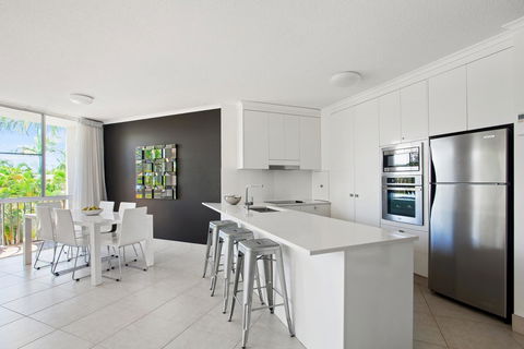 Noosa Tropicana - Hotels Melbourne 9