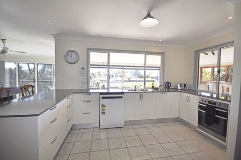 Bribie Island Canal Holiday Destination! - Hotels Melbourne 5