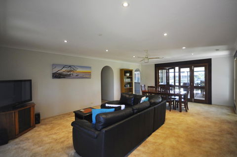 Bribie Island Canal Holiday Destination! - Hotels Melbourne 3