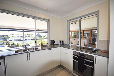 Bribie Island Canal Holiday Destination! - Hotels Melbourne 4