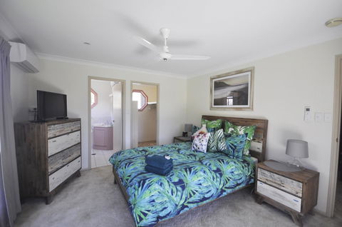 Bribie Island Canal Holiday Destination! - Hotels Melbourne 9