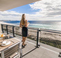 Iconic Kirra Beach Resort - Hotels Melbourne