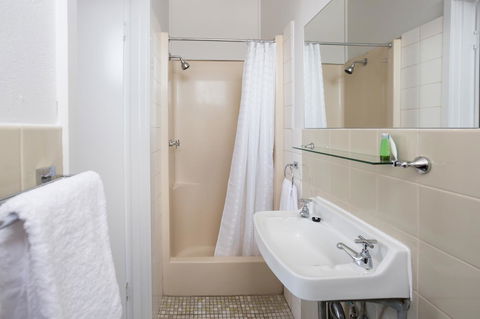 Nightcap At Emerald Star Hotel - Hotels Melbourne 27