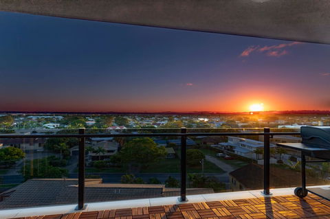 Sunset Retreat Mooloolaba - Hotels Melbourne 17
