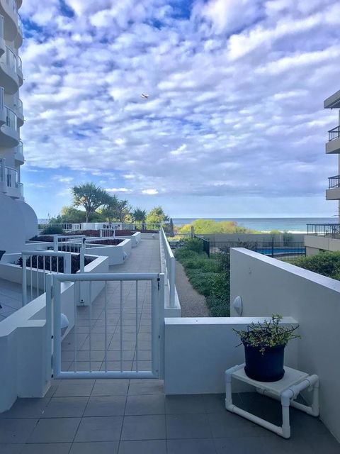 Regency On The Beach - Hotels Melbourne 8