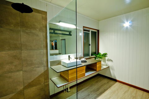 The Summit 1770 - Hotels Melbourne 1