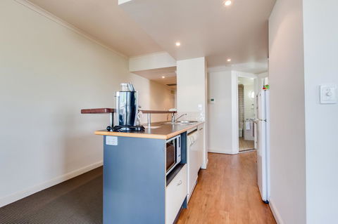 Central Cosmo Apartment Hotel - Hotels Melbourne 10