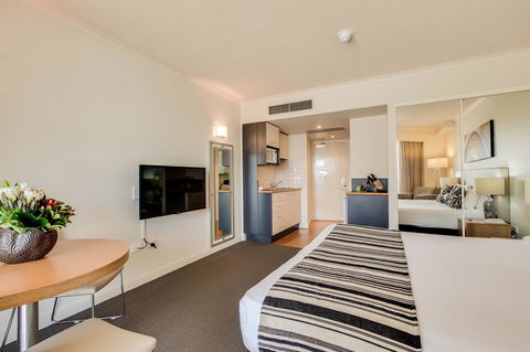 Central Cosmo Apartment Hotel - Hotels Melbourne 4