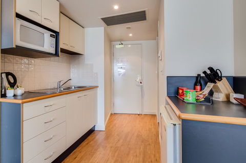Central Cosmo Apartment Hotel - Hotels Melbourne 18