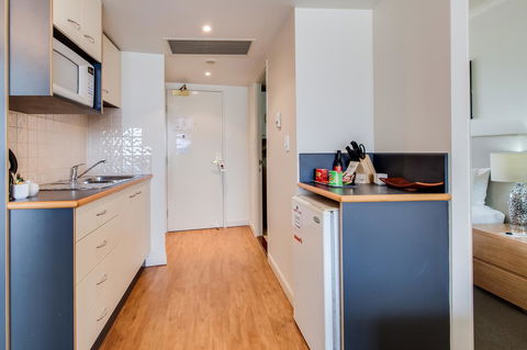 Central Cosmo Apartment Hotel - Hotels Melbourne 26