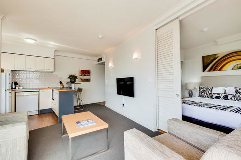 Central Cosmo Apartment Hotel - Hotels Melbourne 29