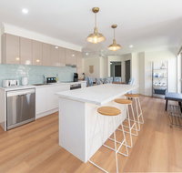 Waterfront Theme Park Getaway - Hotels Melbourne