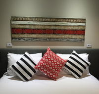Calamvale Hotel Suites and Conference Centre - Hotels Melbourne