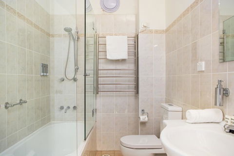 Welcome To Wonderland! In The Heart Of Strathfield - Hotels Melbourne 3