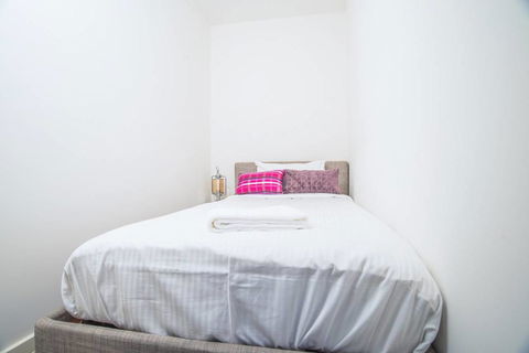 Wentworth Point 2Beds1Study2Bath Brand New APT - Hotels Melbourne 3