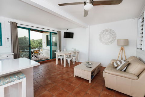 White Waves On The Beach - Hotels Melbourne 1