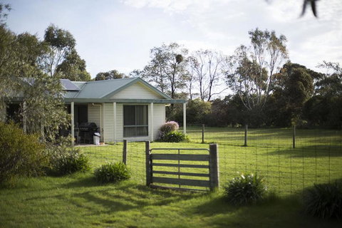 Woongara Cottage - Pet Friendly Country Retreat - Hotels Melbourne 0
