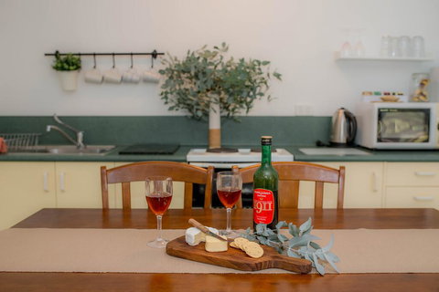 Woongara Cottage - Pet Friendly Country Retreat - Hotels Melbourne 2