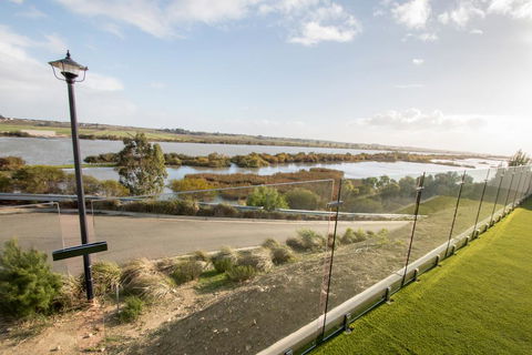 Serenity And Sweeping Murray River Views - Hotels Melbourne 0
