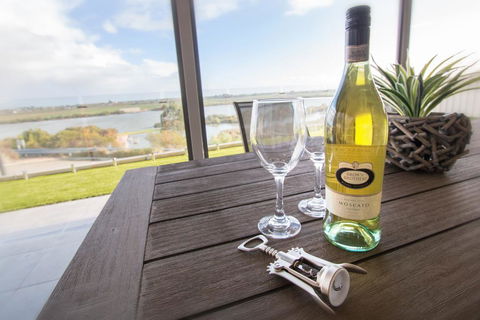 Serenity And Sweeping Murray River Views - Hotels Melbourne 2