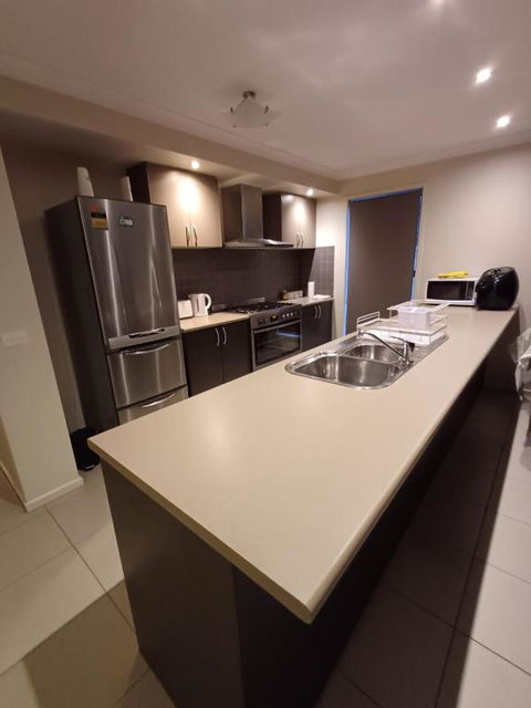 A Beautiful And Spacious Home. - Hotels Melbourne 3