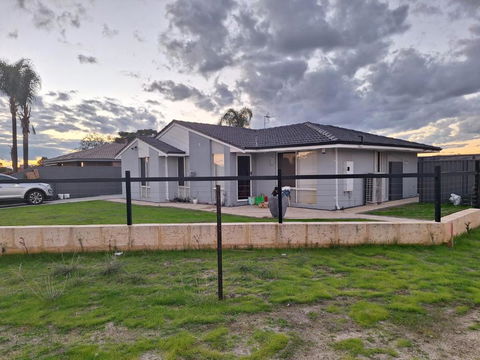 A Haven In Gosnells - Hotels Melbourne 0