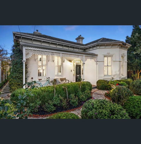 A Majestic Victorian Private Rear Access Quarters - Hotels Melbourne 1
