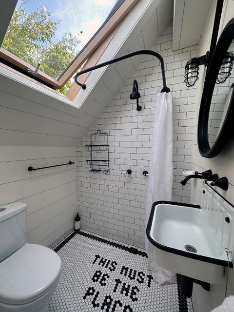 A Majestic Victorian Private Rear Access Quarters - Hotels Melbourne 4