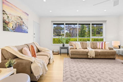 A Stones Throw - Hotels Melbourne 1