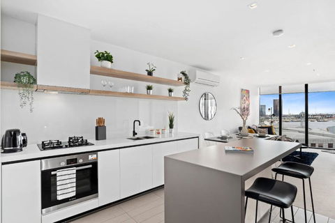A Stylish 2BR Apt With FREE Parking - Hotels Melbourne 4