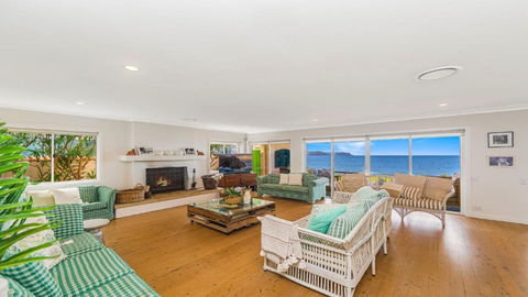 Absolute Beachfront Beauty - Pearl Beach - Hotels Melbourne 1