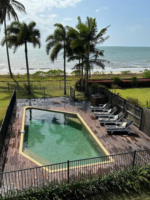 ABSOLUTE BEACHFRONT BLISS - NEWELL BEACH - 10 Metres To The Ocean - Hotels Melbourne 0