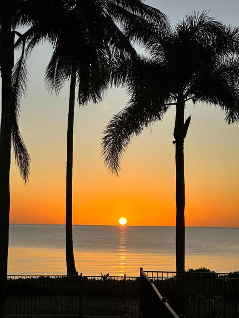 ABSOLUTE BEACHFRONT BLISS - NEWELL BEACH - 10 Metres To The Ocean - Hotels Melbourne 2