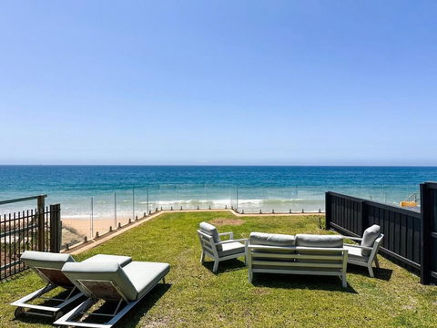 Absolute Beachfront Luxury In Narrabeen - Hotels Melbourne 0