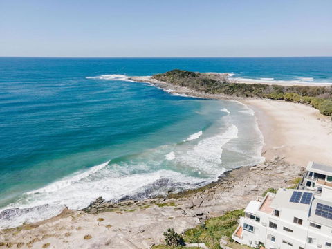 Absolute Oceanfront Yamba - Oceanstays - Hotels Melbourne 1