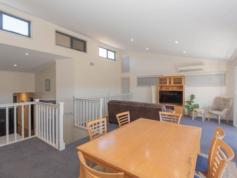 Acacia 4 2 Kirwan Close - Hotels Melbourne 0