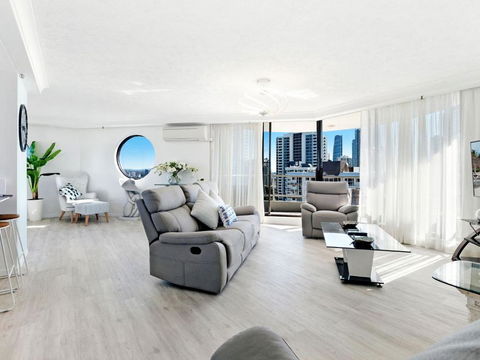Acapulco 2 Bedroom Ocean View Surfers Paradise - CoastHM - Hotels Melbourne 1