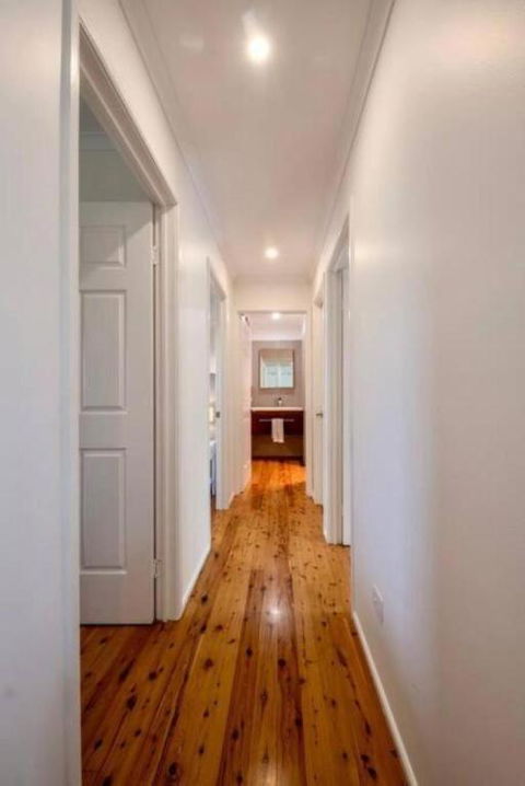 Acreage Near Currumbin Beach - Hotels Melbourne 3