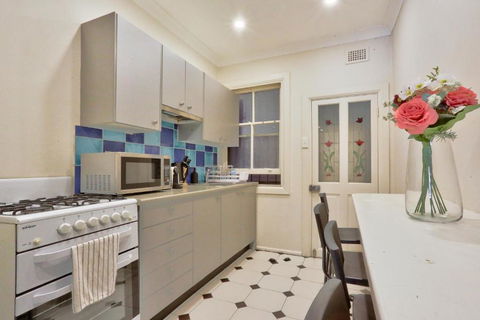 Affordable 3 Bedroom House Darlinghurst With 2 E-Bikes Included - Hotels Melbourne 4