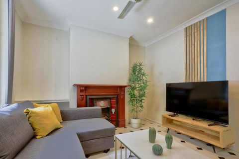 Affordable 3 Bedroom House Darlinghurst With 2 E-Bikes Included - Hotels Melbourne 0
