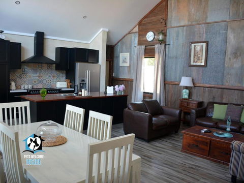 A Beautiful New Property, Walking Distance To The Beach In Esperance WA! - Hotels Melbourne 2