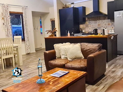A Beautiful New Property, Walking Distance To The Beach In Esperance WA! - Hotels Melbourne 1