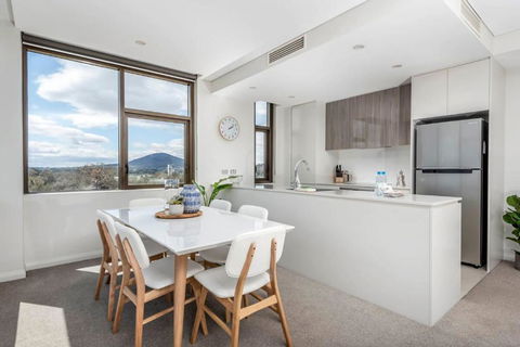 Amazing View In Large Apartment Barton ACT - Hotels Melbourne 3