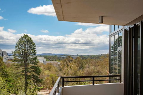 Amazing View In Large Apartment Barton ACT - Hotels Melbourne 0