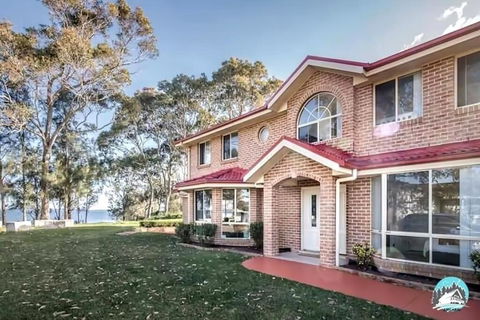 Aircabin - Tuggerawong - Lake Front - 9 Beds House - Hotels Melbourne 1