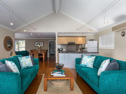 Akarana Beach House By Jervis Bay Rentals - Hotels Melbourne 3